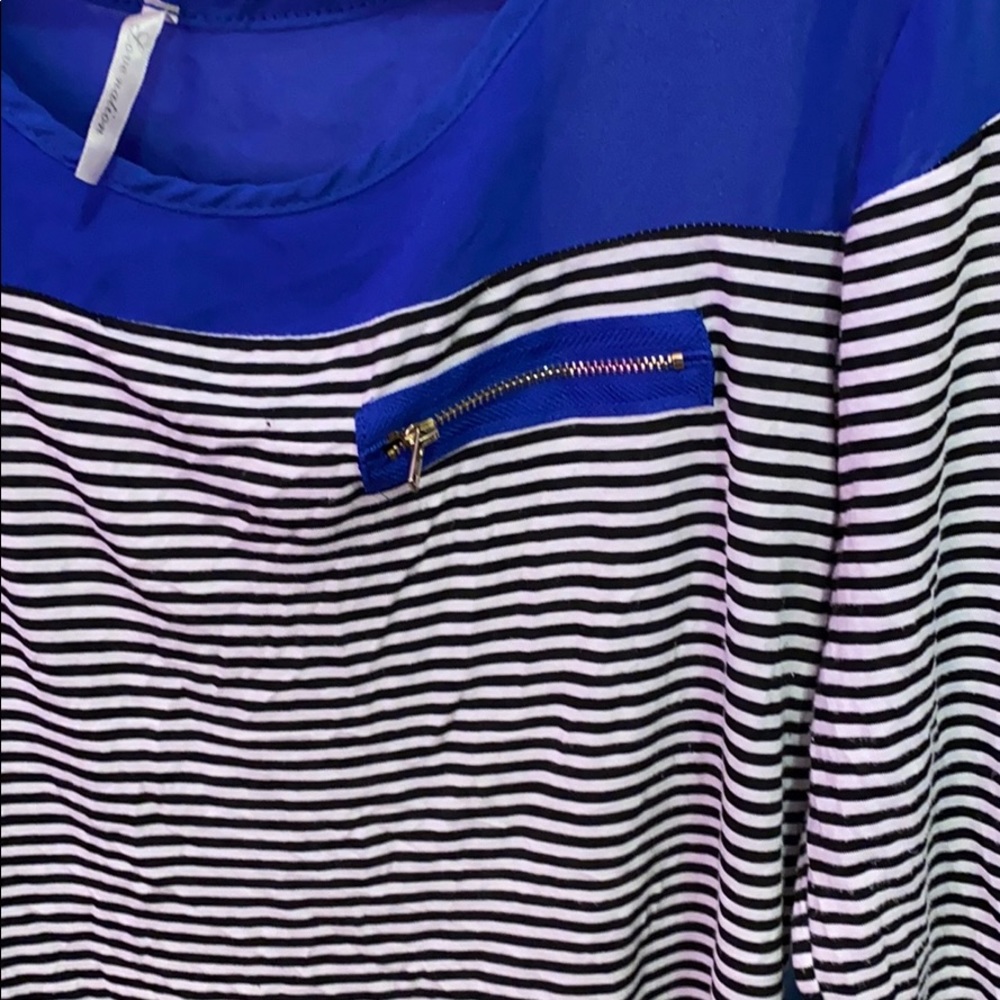 Blouse - Picture 2 of 3